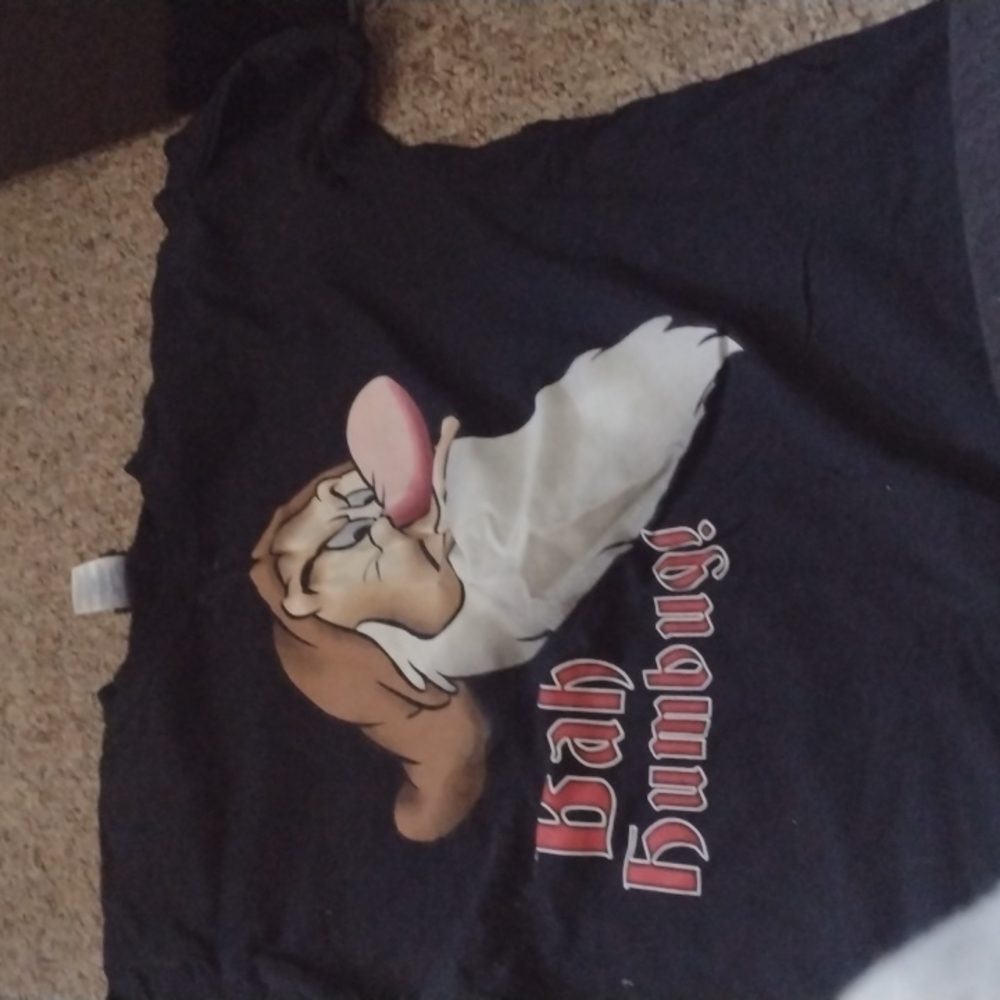 Women's grumpy Disney size large Christmas t shirt-0555